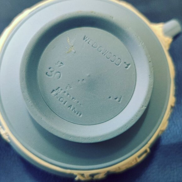 Wedgewood Cream and Sugar Bowl with Lid. Vintage great condition. - Picture 8 of 12